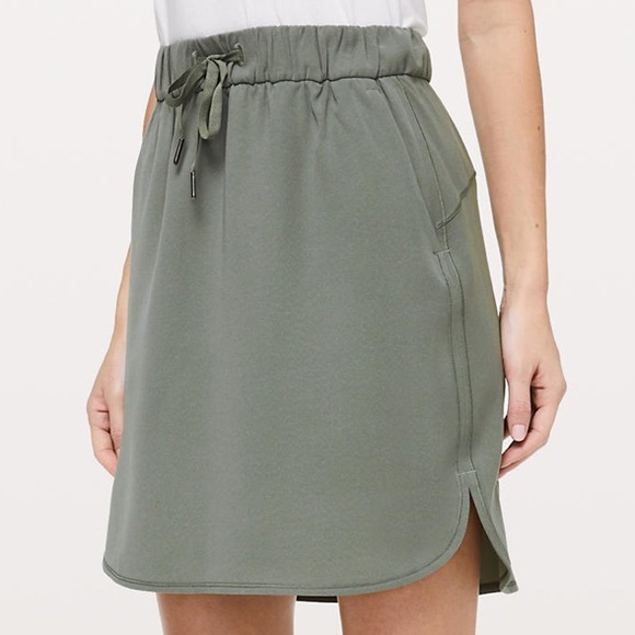 Lululemon On the Fly Skirt in Gray Sage